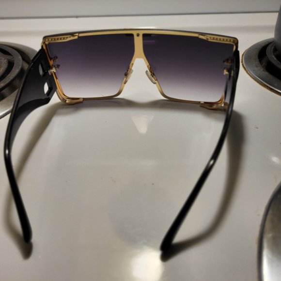 Sunglasses BURBERRY N E W - Picture 3 of 3
